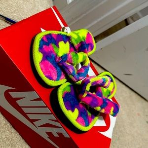 ‼️SELLING‼️NEW FUZZY FLIP FLOP